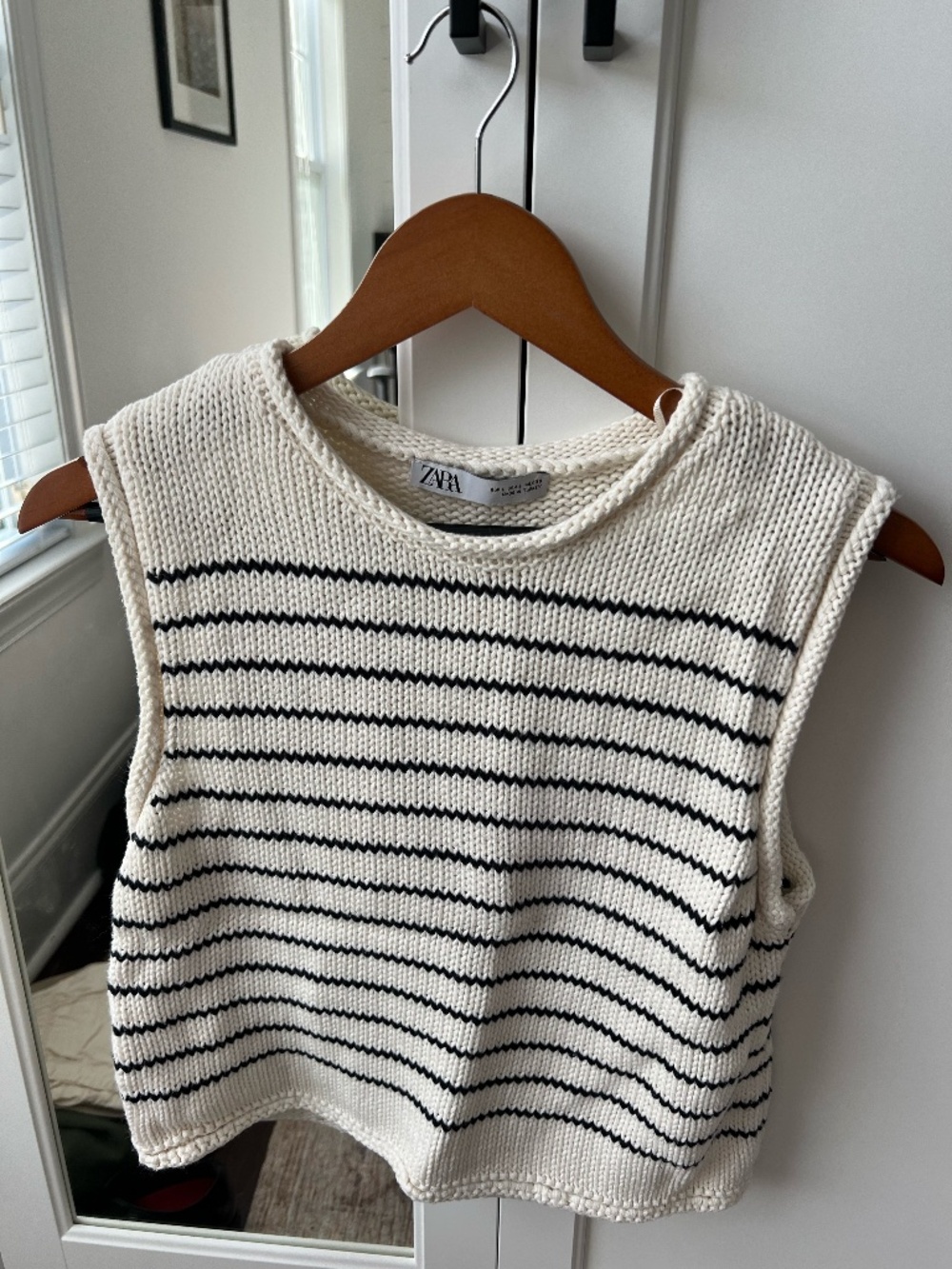 ZARA Cream & Black Striped Cropped Knit Sweater Vest L